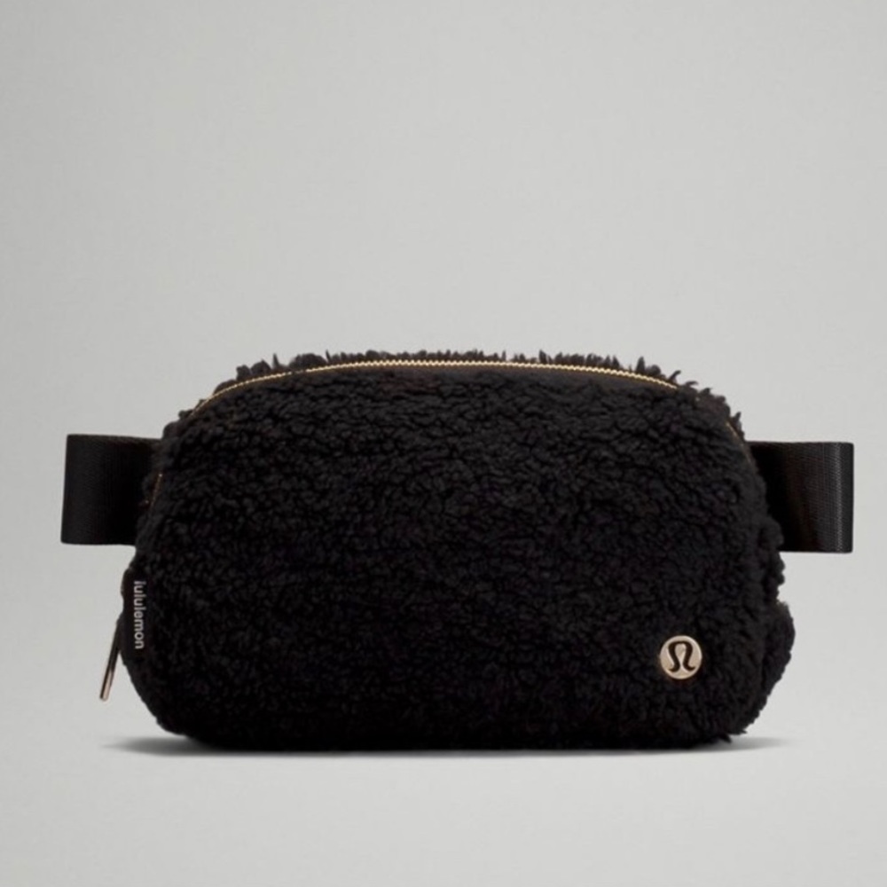 NWT🔥Lululemon Everywhere Fleece Belt Bag / OS Black